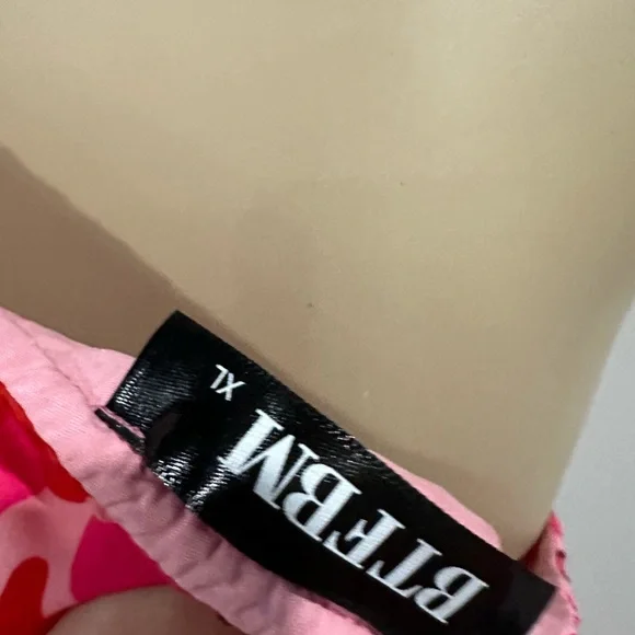 Jumpsuit Size Xl Women Pink Floral Tie Romper New Dress
New in package - Picture 3 of 4